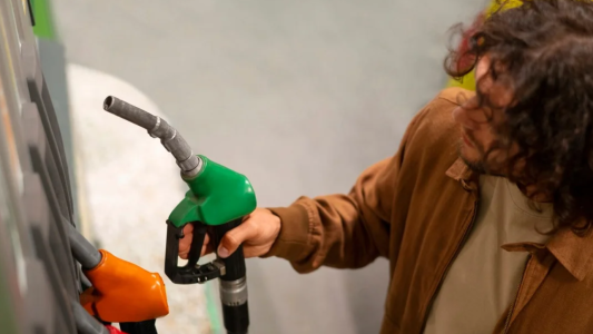 Autoservicio: cómo va a funcionar la carga de combustible sin playero en Argentina