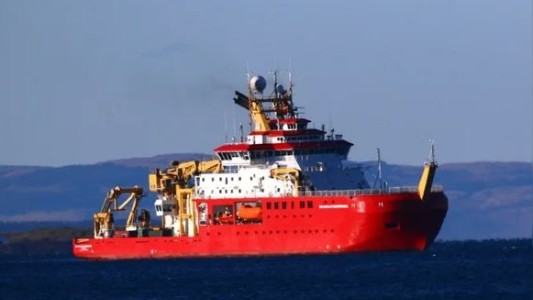 Violación de soberanía: un buque inglés navegó por Tierra del Fuego con bandera de las Falklands