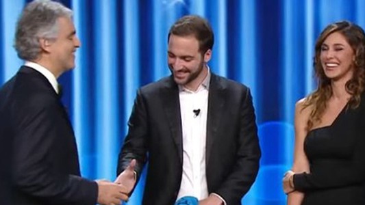 El fallido saludo de Higuaín con Andrea Bocelli que se volvió viral