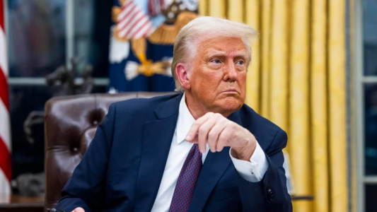 Trump firmó un decreto que impide a atletas transgénero participar en deportes femeninos