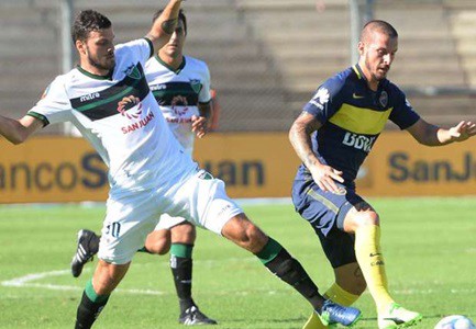 Boca ganó en San Juan y sigue firme en la punta