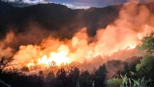 "Se está quemando todo": crece el drama en El Bolsón y evacúan 700 casas