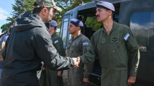 Petri supervisó el trabajo de las FFAA en los incendios de la Patagonia: “No cabe duda de que son intencionales”