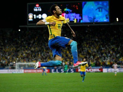 Brasil derrotó a Paraguay y está en la puerta de la clasificación directa