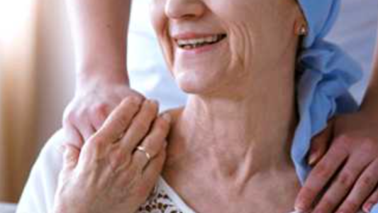 Mujer lleva 18 años en remisión de un cáncer tras una terapia con CAR-T