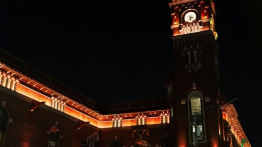 Iluminaron los edificios porteños en memoria de Ariel y Kfir Bibas, los argentinos-israelíes asesinados por Hamas