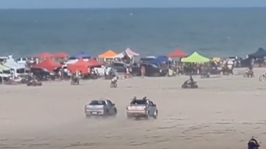 Villa Gesell: picadas ilegales en la playa mientras se desarrollaba una competencia de motos