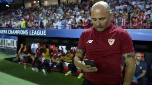 Directivo del Servilla afirmó que la hinchada está "irritada" por las negociaciones entre Sampaoli y la AFA