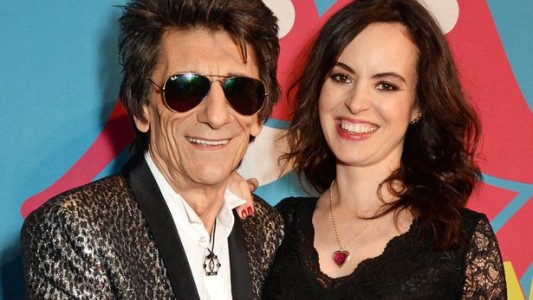 El Rolling Stone Ronnie Wood se convierte en padre de gemelas a los 68 años