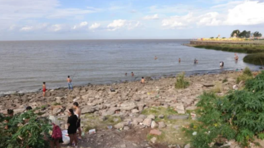 Contaminación: agobiado por el calor, el porteño pregunta si alguna vez podrá refrescarse en su río