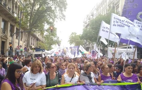 Con una gran convocatoria, las mujeres marchan en distintos puntos del país en el marco del 8M