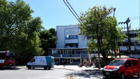 Se cayó de un sexto piso en La Plata: está grave