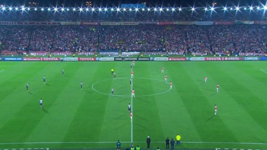 Insólito: hicieron un minuto de silencio por un jugador que estaba en la cancha