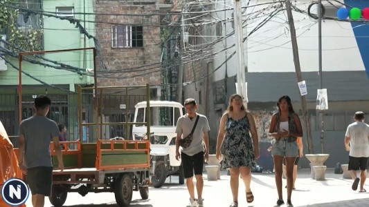 Te Presento a Laura, Pato y Nico: tres vecinos del Barrio 31 que organizan tours para enfrentar los prejuicios contra su comunidad