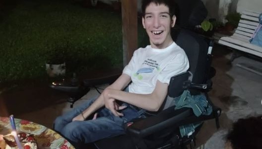 Todos por Bray: necesita recaudar 7.500 dólares para operarse y detener la escoliosis severa que afecta sus movimientos