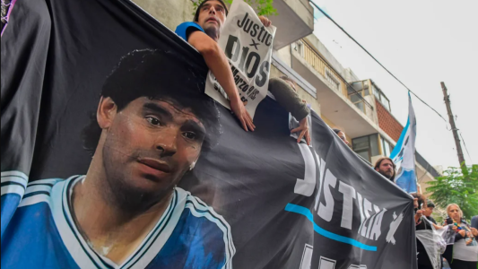 "Líquido en los pulmones y corazón agrandado": los desgarradores detalles de la autopsia de Diego Maradona