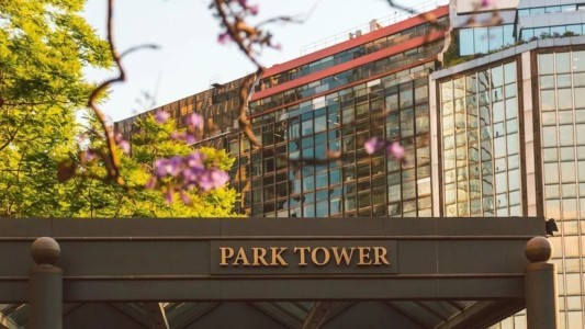 Evacuaron cuatro pisos por el incendio de un conocido hotel en Retiro