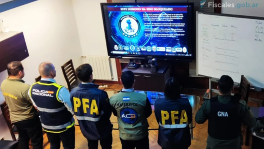 Van a juicio cinco acusados por crear una plataforma que enseñaba cómo desbloquear celulares robados