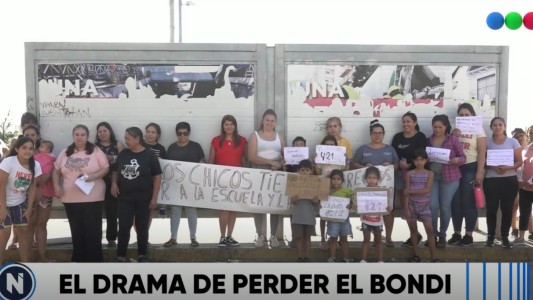 El drama de perder el bondi: la línea 421 cerró y los vecinos quedaron aislados