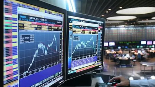 Se dispara el riesgo país y sube el dólar en una jornada con mal clima global