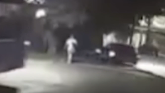 Buscan al conductor que atropelló a un joven y se escapó en Rafael Calzada