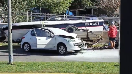 Un auto chocó contra una lancha en el río de Quilmes