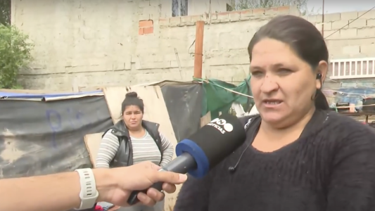 Le robaron la moto con la que buscaba cartones para sostener un comedor