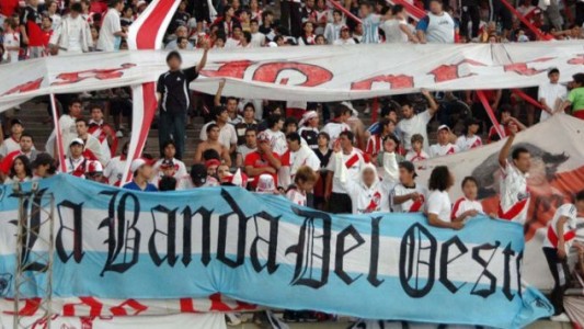 Prohíben el ingreso a los estadios a tres barras de River