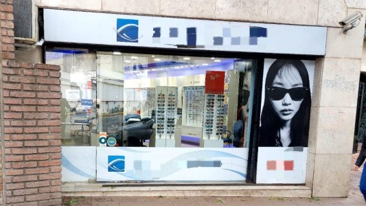 Una mujer quedó hospitalizada tras ceder el piso y caer varios metros de altura