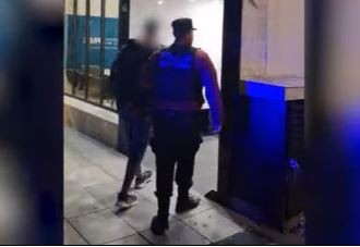Un “trapito” con más de 20 antecedentes fue detenido en Palermo por rayar autos