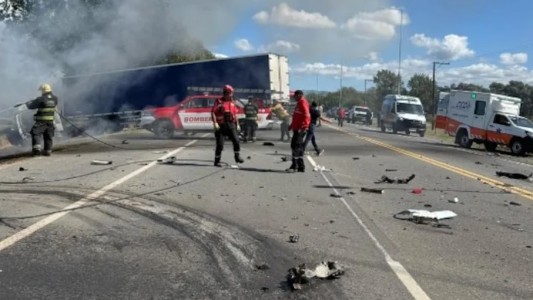 Córdoba: venían discutiendo, ella se tiró del auto y él murió calcinado tras chocar con un camión
