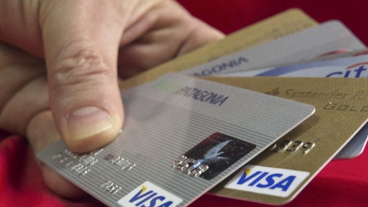 ¿Qué pasará con las compras en dólares con tarjeta de crédito tras el levantamiento del cepo?