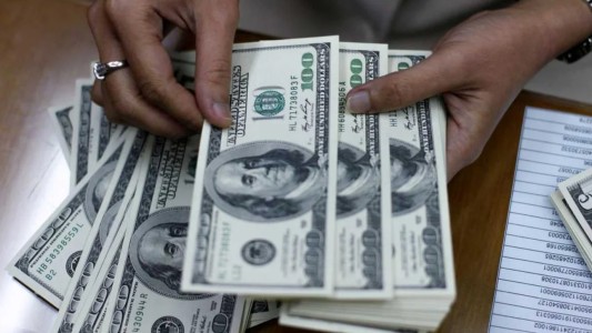 Nuevo sistema cambiario: cómo funcionará el dólar flotando entre $1.000 y $1.400