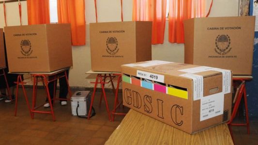 Elecciones 2025: ¿qué pasa si utilizo el celular a la hora de votar?