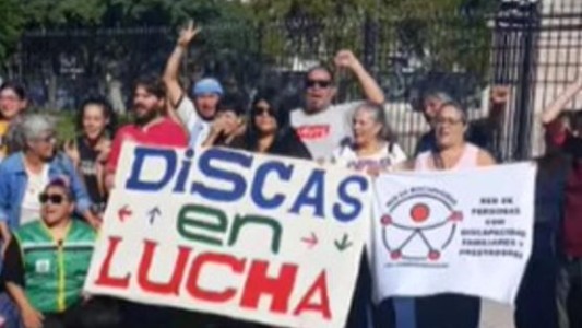 Personal de salud, educación y personas con discapacidad se manifestaron en contra de la gestión de Milei