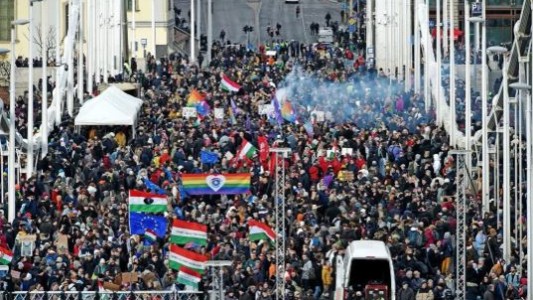 Hungría: el primer ministro propone "gran limpieza de Pascua"