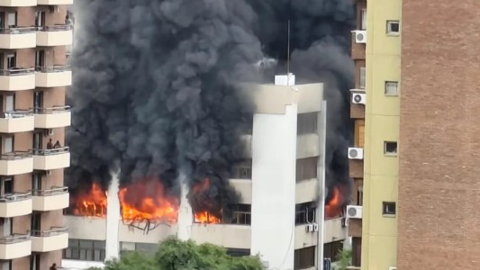 Feroz incendio en la sede de la obra social del Gobierno de Córdoba