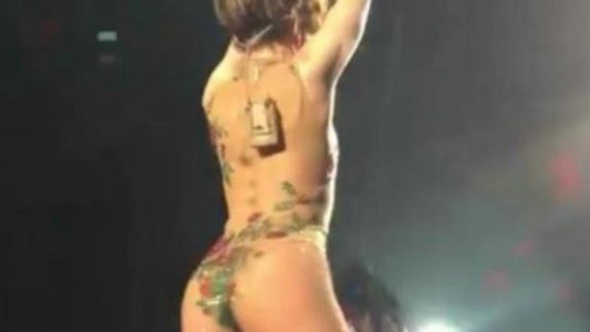 Jennifer López alborotó las redes con su baile de "La Gasolina"