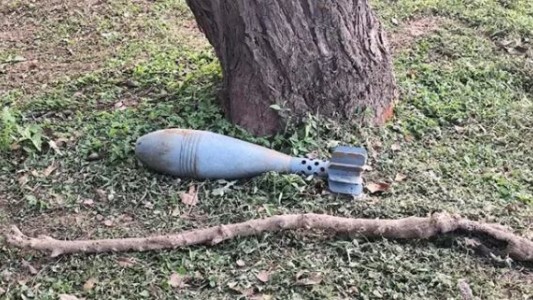 Encontraron un proyectil de mortero en medio de un basural en Córdoba