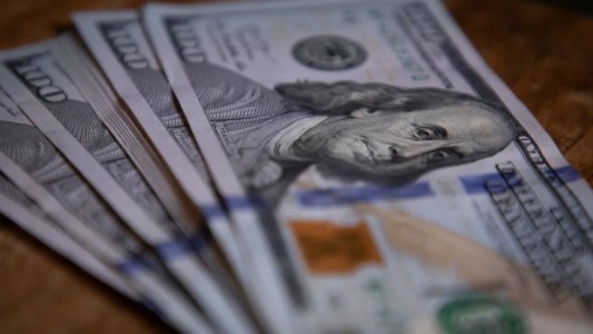 Las cotizaciones del dólar profundizaron la tendencia bajista y se sigue achicando la brecha