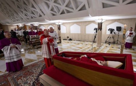 El Vaticano difundió las primeras imágenes del féretro del papa Francisco