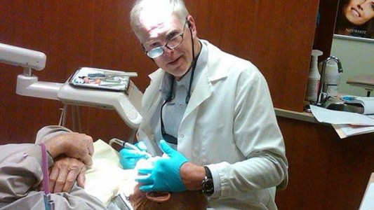 El falso dentista que le sacó 10 dientes sin anestesia a un paciente
