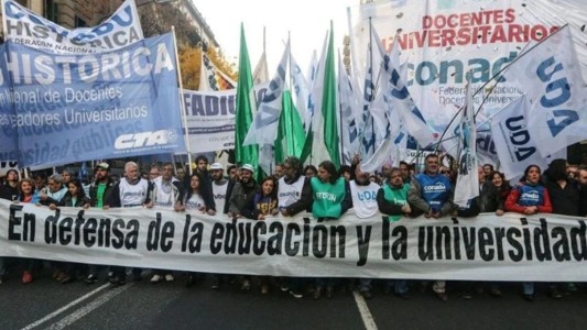 Docentes universitarios convocan a un paro nacional este miércoles
