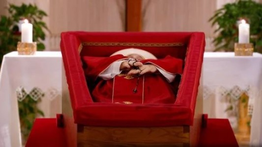 El cuerpo del papa Francisco permanecerá en la basílica de San Pedro durante tres días antes del funeral