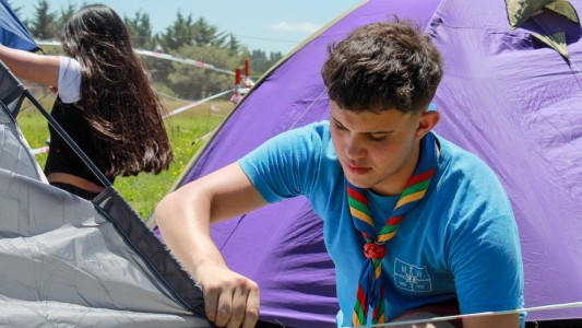 Scouts se meten en la campaña electoral: van por un espacio de acampe para jóvenes en la Ciudad