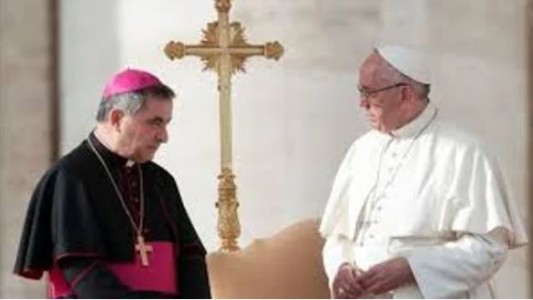 Un cardenal suspendido por el papa Francisco exige participar en el cónclave