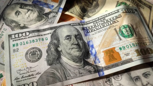 El dólar volvió a subir y se acerca al promedio de la banda de flotación