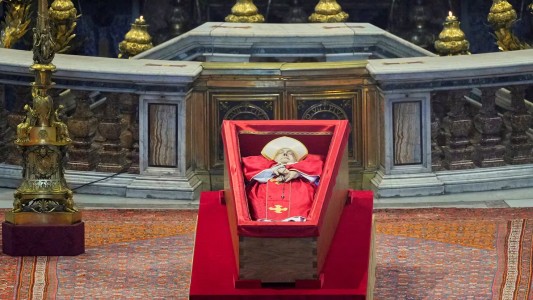 Qué es la tanatopraxis, la técnica de conservación utilizada tras la muerte del Papa Francisco