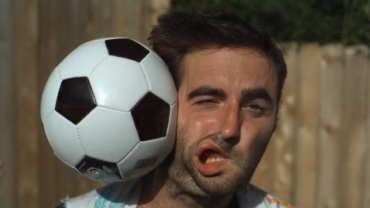 Video viral: así se ve un pelotazo en cámara lenta