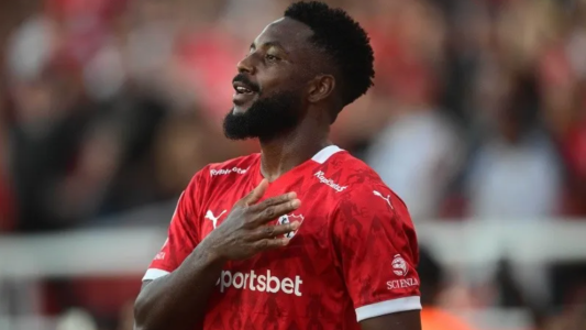 Angulo, tras el partido ante Riestra: "En algunas jugadas yo me reía porque eran increíbles las cosas que no les cobraban"